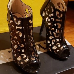 Cutout black patent leather look bootie shoes